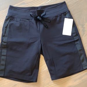 Athleta metro downtown 7” short, medium